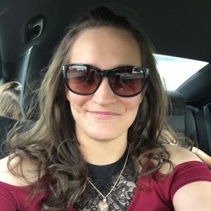 Meet your Posher, Alicia